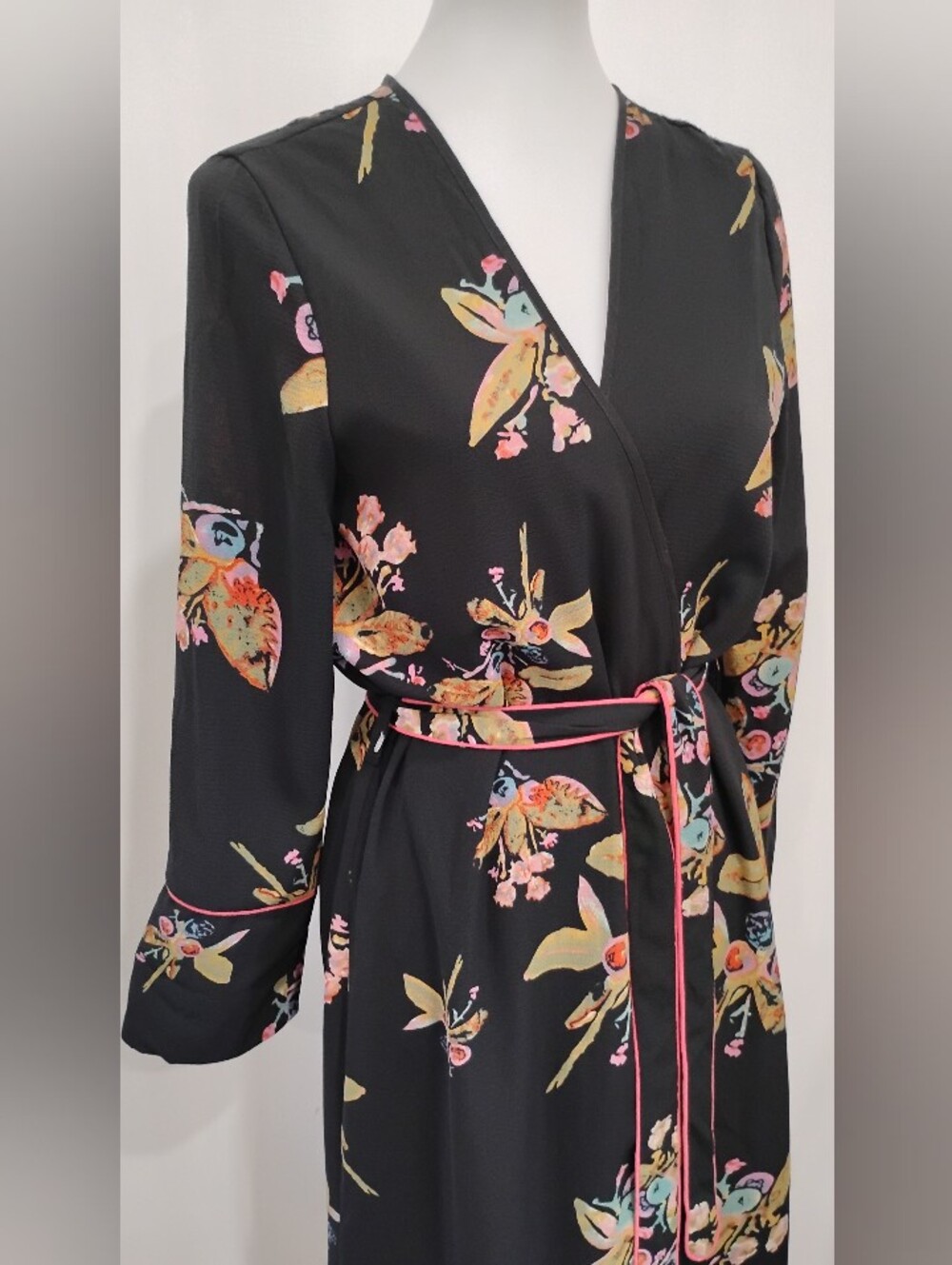 RETRO POLY CREPE FLORAL ROBE NWOT